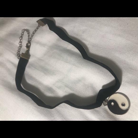 Black and white choker - Picture 1 of 2